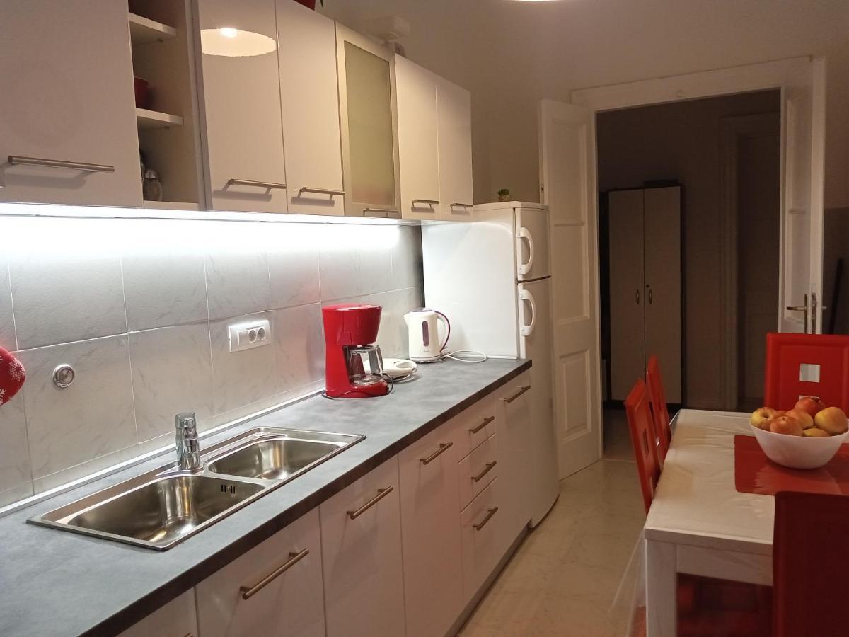 Red Coral Apartment *